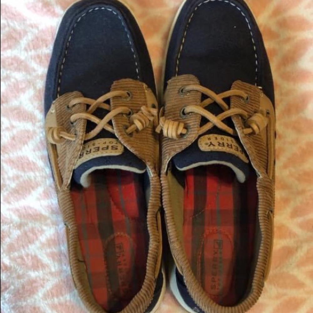Women sperrys size 9